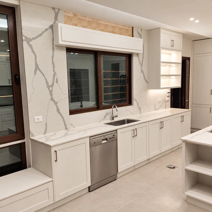 تفاصيل فاتحة ولمسة رخامية — Kitchen One