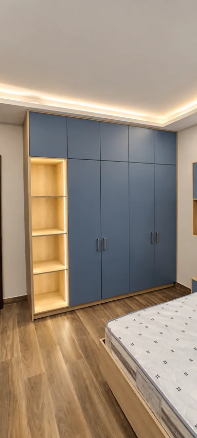 درجات الأزرق ورفوف خشبية — Kitchen One