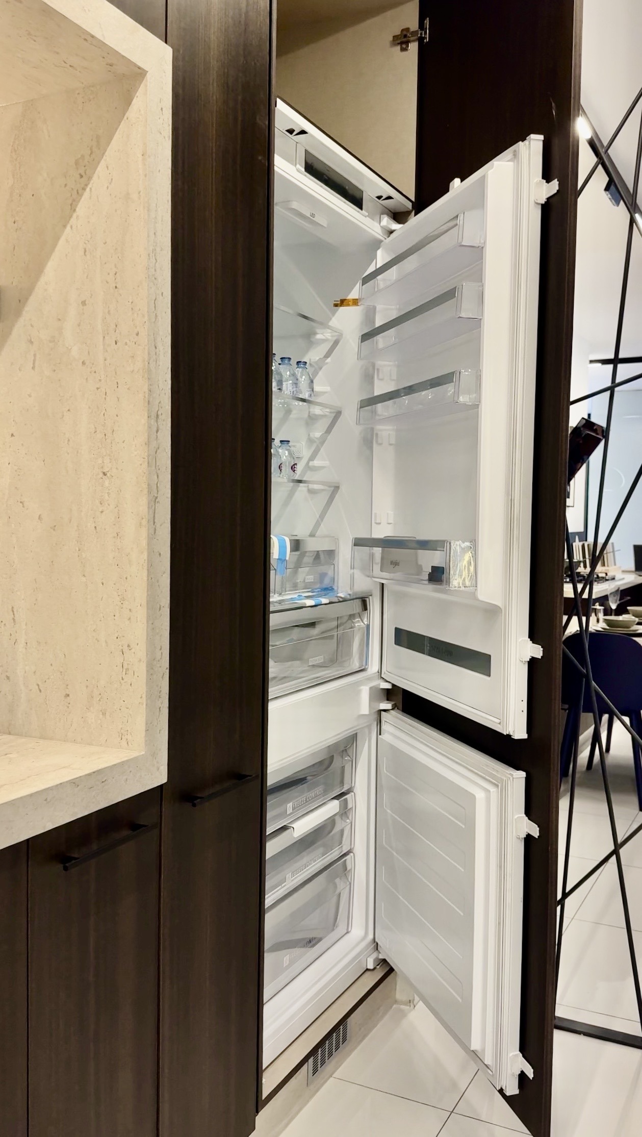 ثلاجة مدمجة — Kitchen One