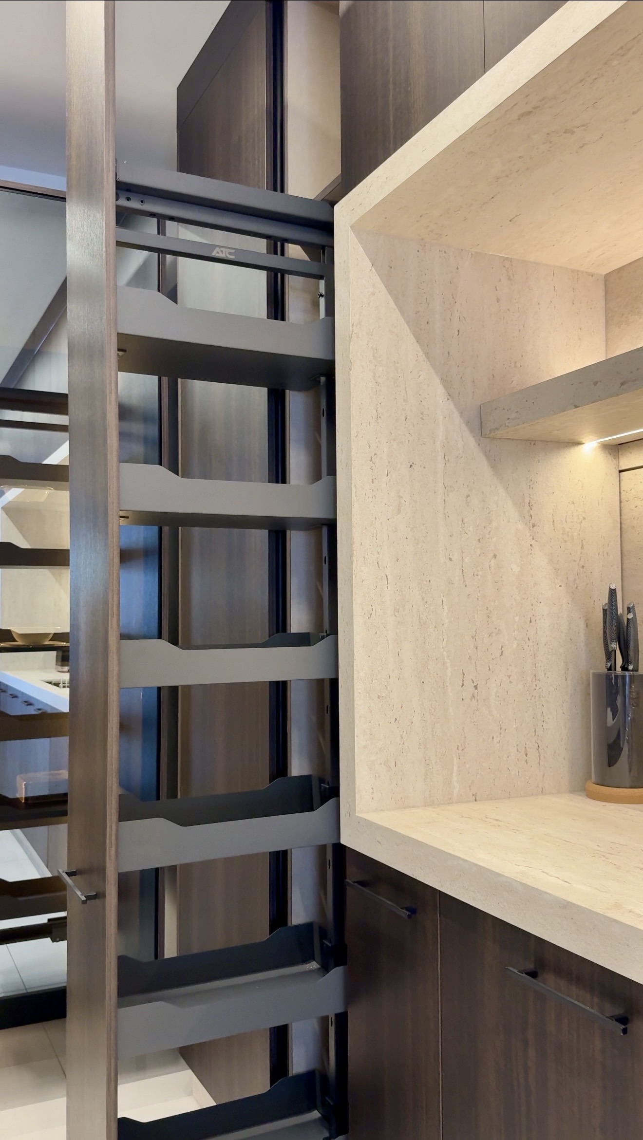 رفوف قابلة للسحب — Kitchen One